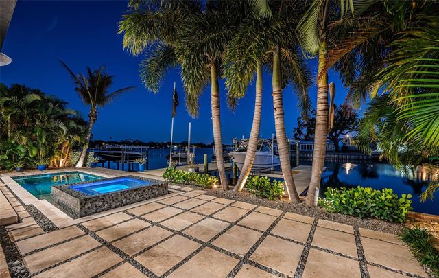 7822 CAUSEWAY BOULEVARD S, St Petersburg, FL 33707