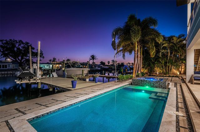 7822 CAUSEWAY BOULEVARD S, St Petersburg, FL 33707