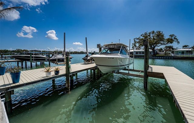 7822 CAUSEWAY BOULEVARD S, St Petersburg, FL 33707