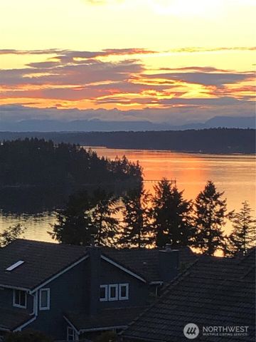 126 Cormorant Drive, Steilacoom, WA 98388