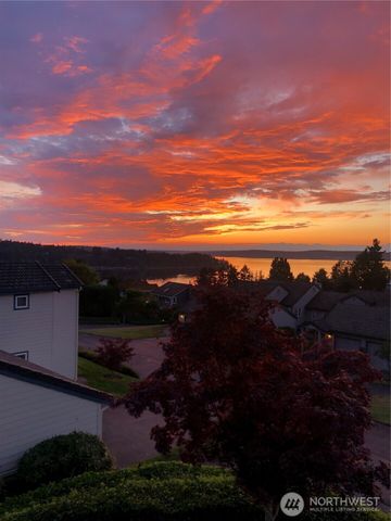 126 Cormorant Drive, Steilacoom, WA 98388