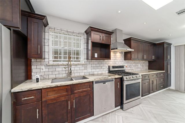 11435 Olivewood Drive, Houston, TX 77089