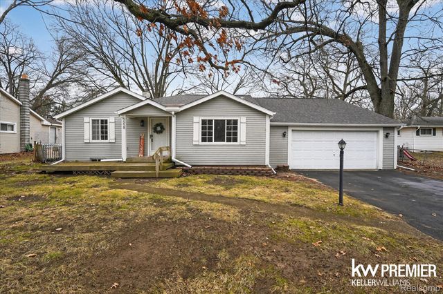 5658 Crescent Road, Waterford Charter Township, MI 48327