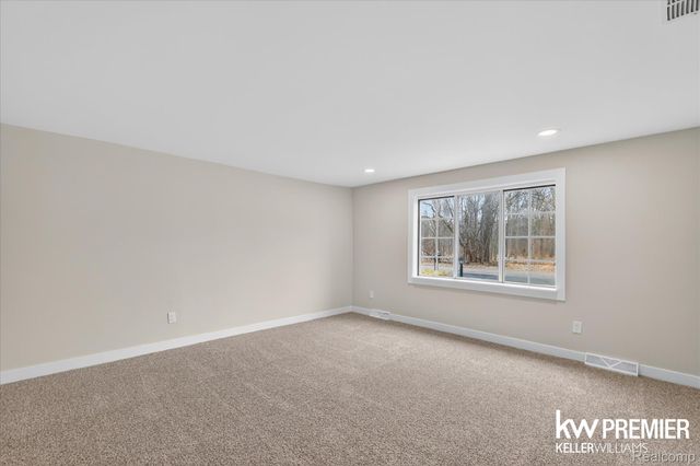 5658 Crescent Road, Waterford Charter Township, MI 48327