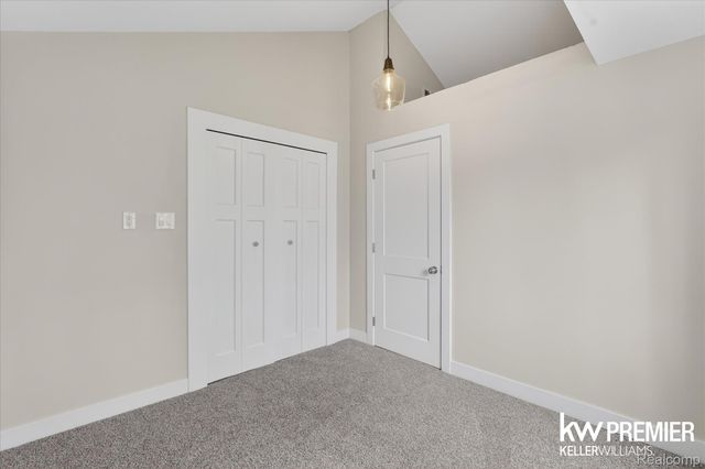 5658 Crescent Road, Waterford Charter Township, MI 48327