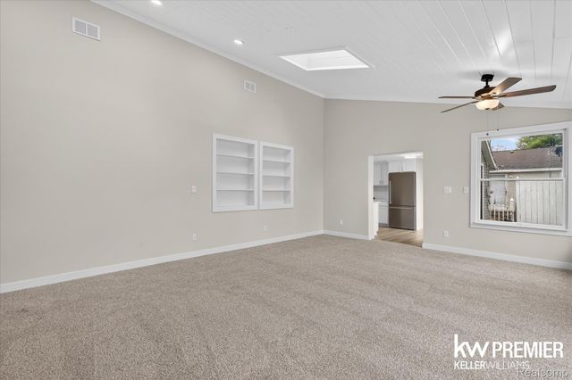 5658 Crescent Road, Waterford Charter Township, MI 48327