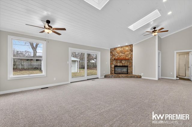 5658 Crescent Road, Waterford Charter Township, MI 48327