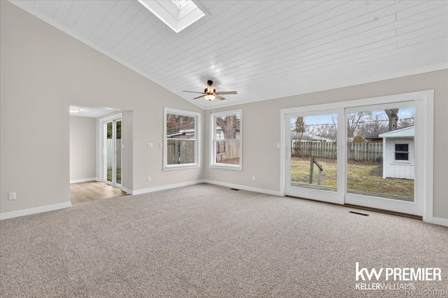 5658 Crescent Road, Waterford Charter Township, MI 48327