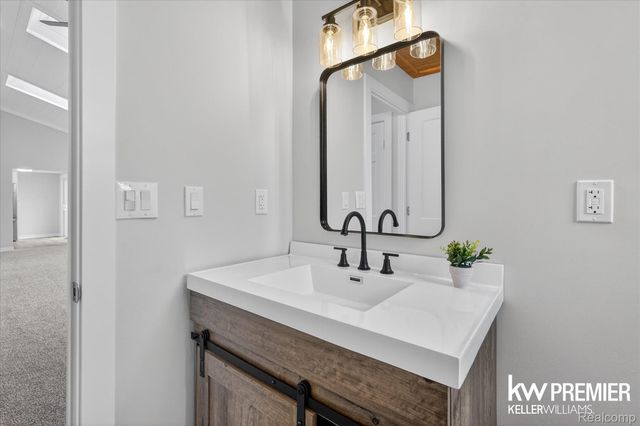 5658 Crescent Road, Waterford Charter Township, MI 48327