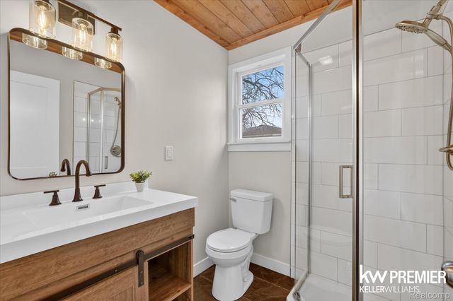 5658 Crescent Road, Waterford Charter Township, MI 48327