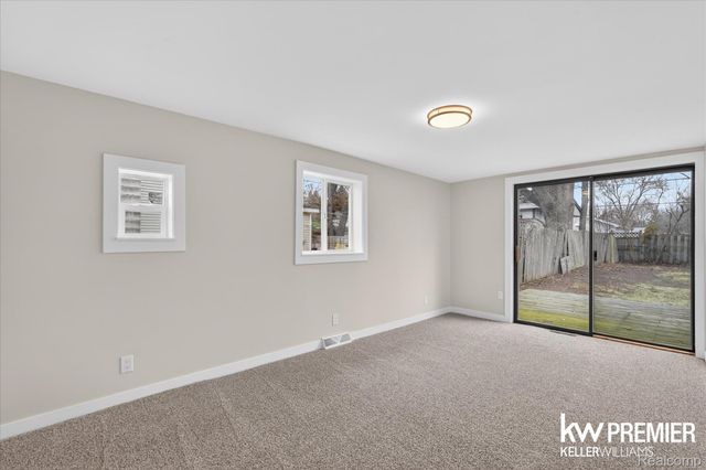 5658 Crescent Road, Waterford Charter Township, MI 48327