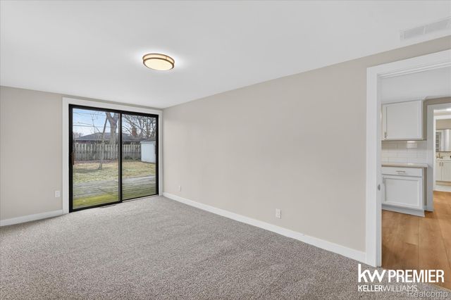 5658 Crescent Road, Waterford Charter Township, MI 48327