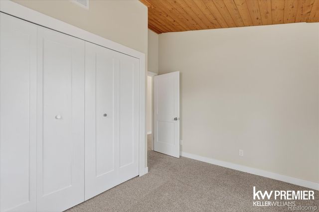 5658 Crescent Road, Waterford Charter Township, MI 48327