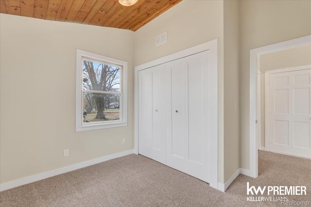 5658 Crescent Road, Waterford Charter Township, MI 48327