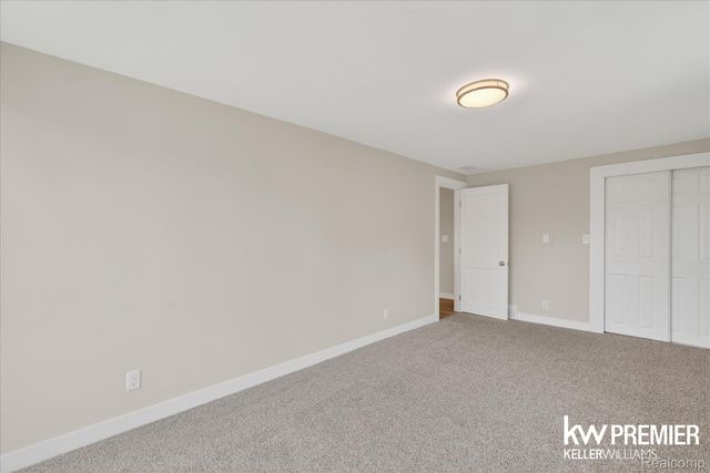 5658 Crescent Road, Waterford Charter Township, MI 48327