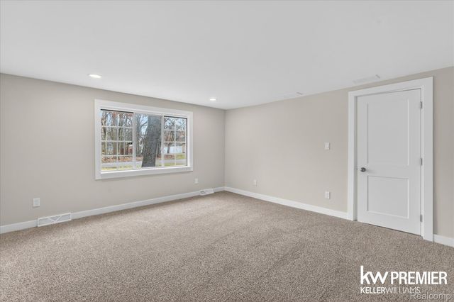 5658 Crescent Road, Waterford Charter Township, MI 48327