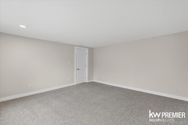 5658 Crescent Road, Waterford Charter Township, MI 48327