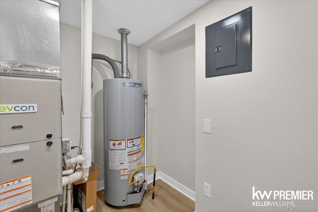 5658 Crescent Road, Waterford Charter Township, MI 48327