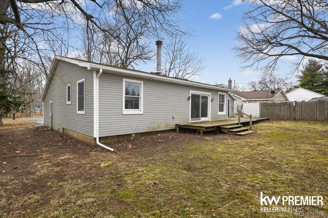 5658 Crescent Road, Waterford Charter Township, MI 48327