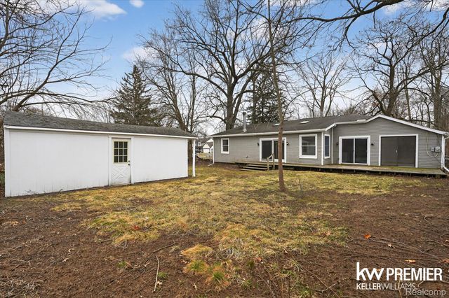 5658 Crescent Road, Waterford Charter Township, MI 48327