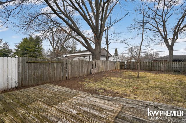 5658 Crescent Road, Waterford Charter Township, MI 48327