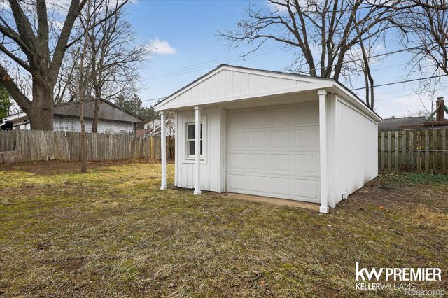 5658 Crescent Road, Waterford Charter Township, MI 48327