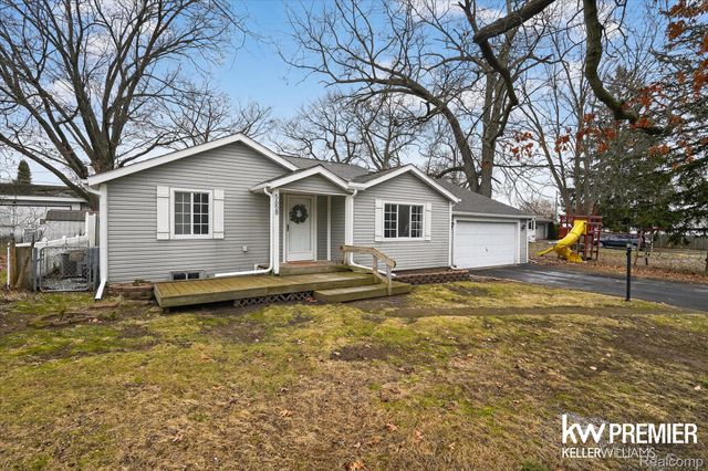 5658 Crescent Road, Waterford Charter Township, MI 48327