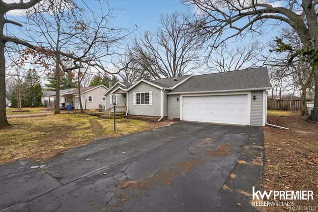 5658 Crescent Road, Waterford Charter Township, MI 48327