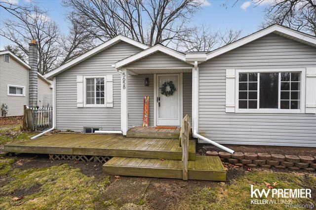 5658 Crescent Road, Waterford Charter Township, MI 48327