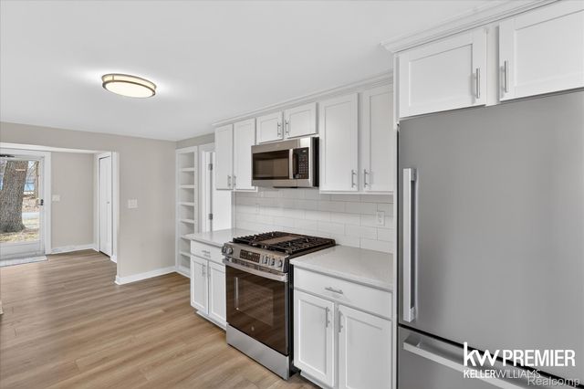 5658 Crescent Road, Waterford Charter Township, MI 48327