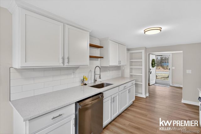 5658 Crescent Road, Waterford Charter Township, MI 48327