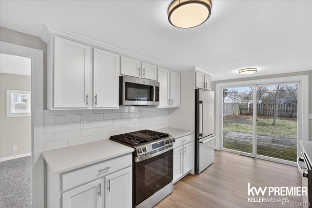 5658 Crescent Road, Waterford Charter Township, MI 48327