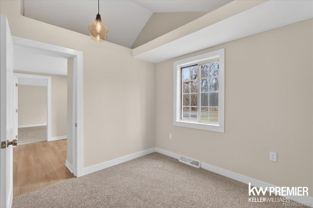 5658 Crescent Road, Waterford Charter Township, MI 48327