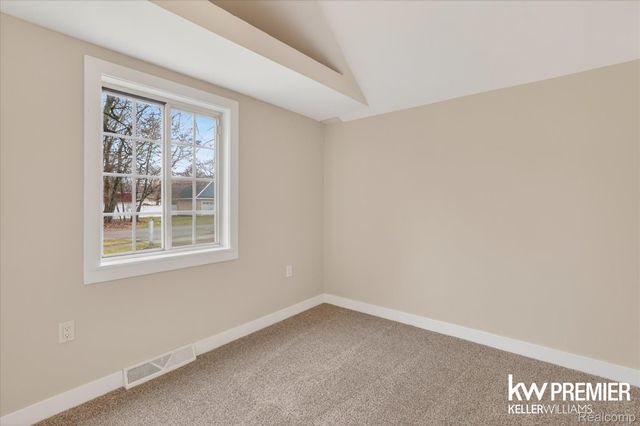 5658 Crescent Road, Waterford Charter Township, MI 48327