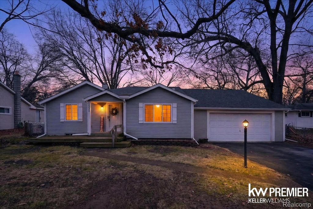 5658 Crescent Road, Waterford Charter Township, MI 48327