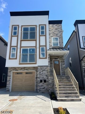 1060 Magnolia Ave, Elizabeth City, NJ 07201