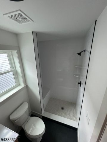 1060 Magnolia Ave, Elizabeth City, NJ 07201