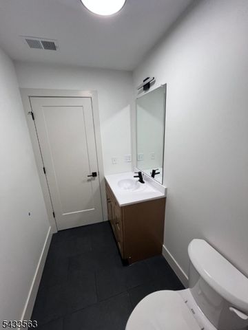 1060 Magnolia Ave, Elizabeth City, NJ 07201