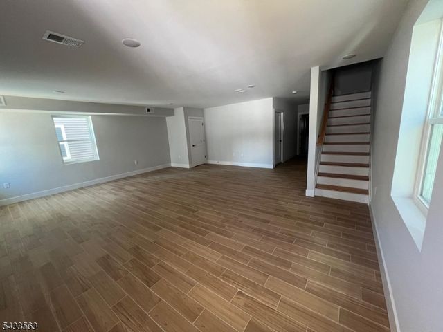 1060 Magnolia Ave, Elizabeth City, NJ 07201