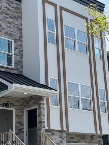 1060 Magnolia Ave, Elizabeth City, NJ 07201