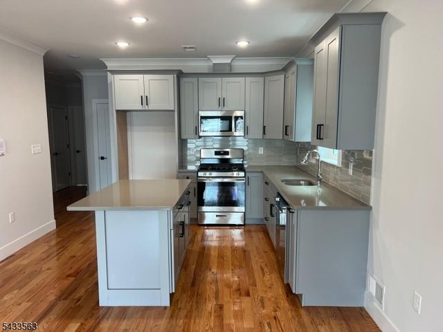 1060 Magnolia Ave, Elizabeth City, NJ 07201