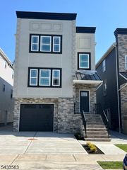 1060 Magnolia Ave, Elizabeth City, NJ 07201