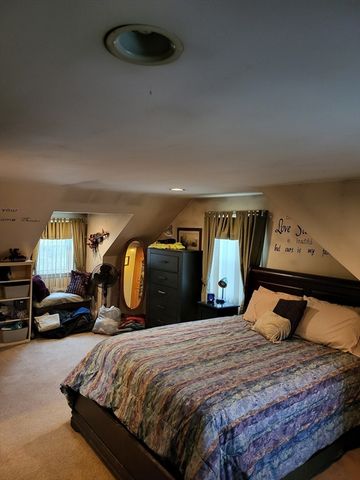 4 Narrows Rd, Freetown, MA 02702