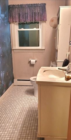 4 Narrows Rd, Freetown, MA 02702