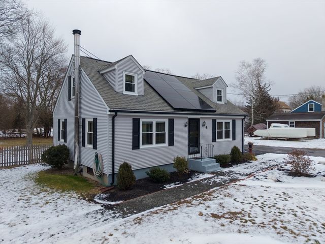 4 Narrows Rd, Freetown, MA 02702