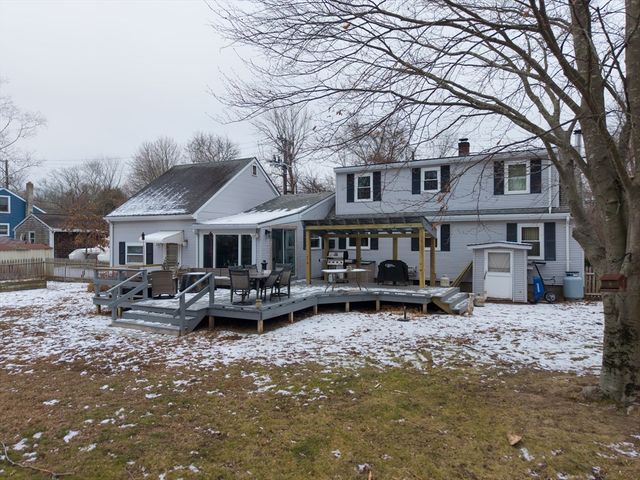 4 Narrows Rd, Freetown, MA 02702