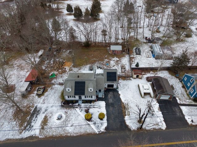 4 Narrows Rd, Freetown, MA 02702