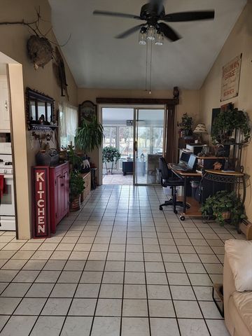 4 Narrows Rd, Freetown, MA 02702