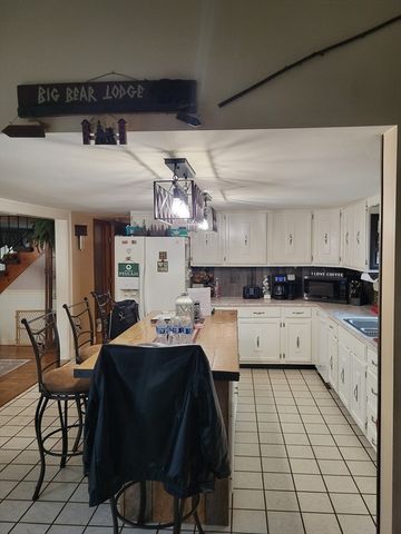 4 Narrows Rd, Freetown, MA 02702