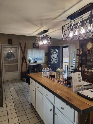 4 Narrows Rd, Freetown, MA 02702